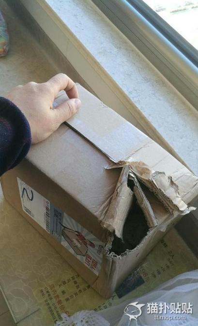 网友收到箱子后,纸箱被损.