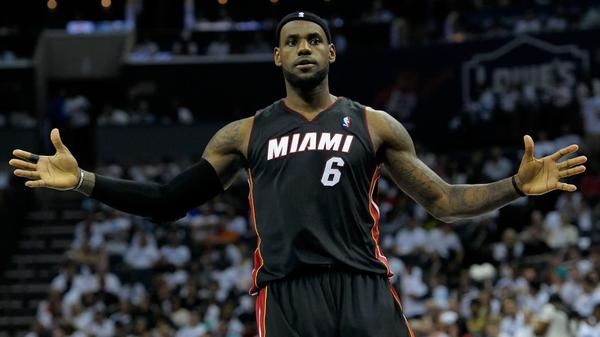 欧文真巨头,詹姆斯CBA!三旬老汉为夺冠甘当绿