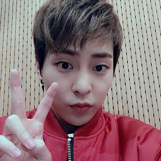 exo-cbx公开超近距离自拍 认证完美的颜值