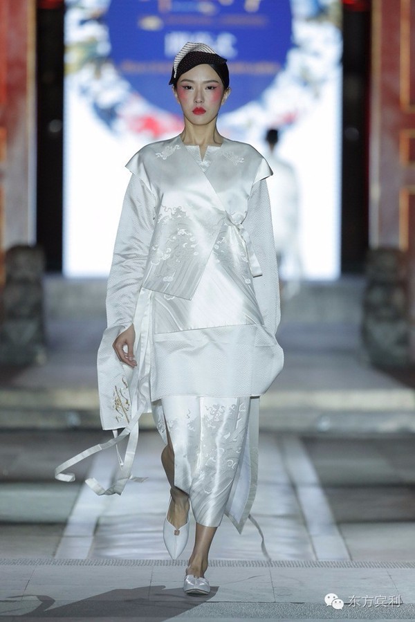 2017ss中国国际时装周▎曾凤飞的中式服装大秀《远?近》