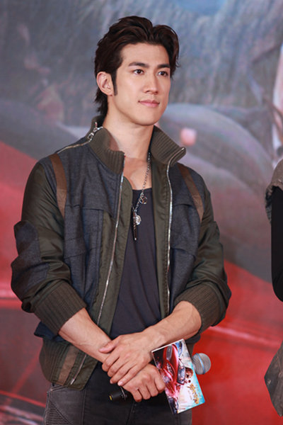 《功夫瑜伽》成龙载狮子飞车 李治廷变迷弟