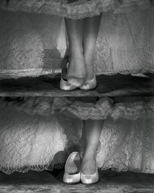 电影《罗马假日》安妮公主挣脱高跟鞋的的片段