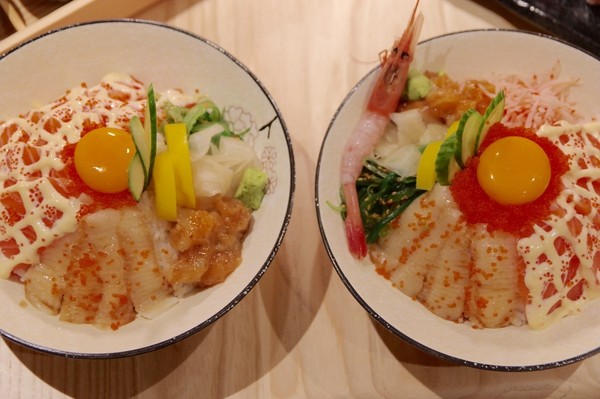 烤乻饭▼ 除了雪蟹,给我印象最深的就是这里的乻饭,特别是三文鱼乻饭