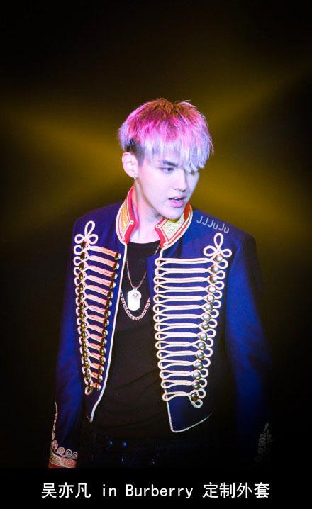 吴亦凡2016生日会帅气造型亮相 低胸装抢镜