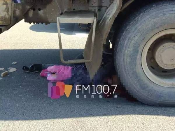福州上渡路再发惨烈车祸,婴儿手推车惨遭碾压,祖孙当场死亡!