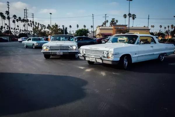 夜店旁 大胸妹坐在车里上下晃动是什么情况原因是 汽车频道 手机搜狐