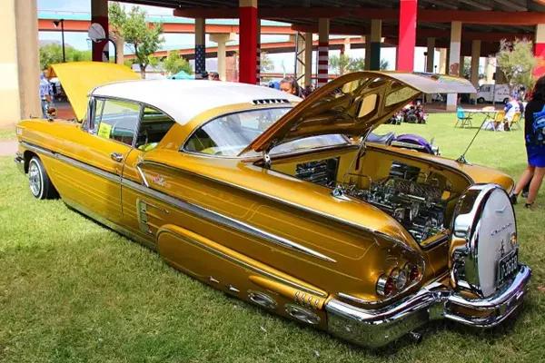 夜店旁 大胸妹坐在车里上下晃动是什么情况原因是 汽车频道 手机搜狐