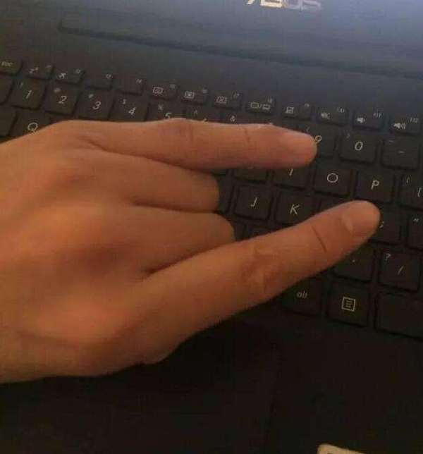 据说, 能比这个手势的人能通灵, 来自日本