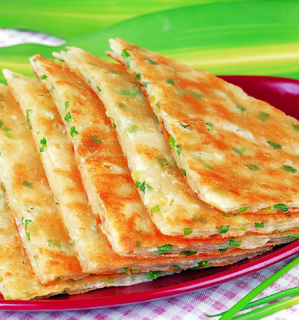 葱油饼——最适合早餐,一份葱油饼下肚,体内自带一层"保温膜",胜过暖