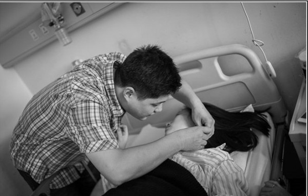 直击产妇分娩全程纪实:震撼人心令人感动落泪