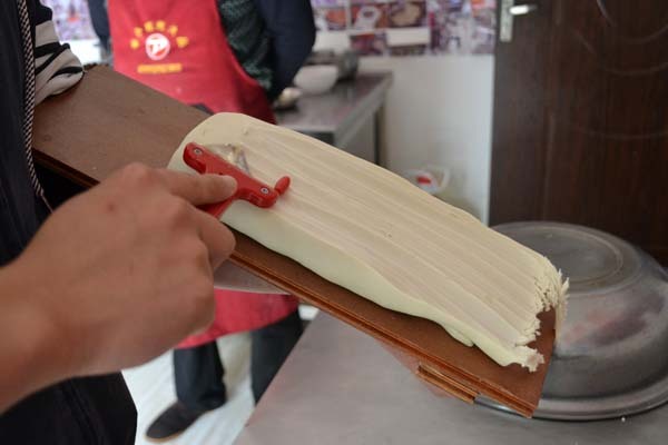 刀削面技术培训 山西鸡汤刀削面做法学习