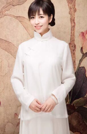 宁芷祺(宁珈),辽宁海城出生,毕业于大连外国语学院.