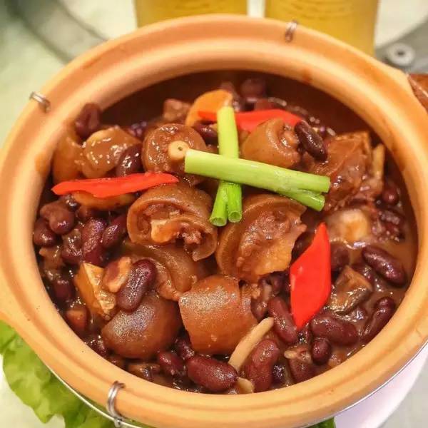 蜜豆牛尾煲,宵夜人气之选,送啤酒一流!