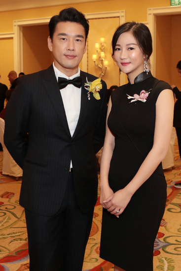 《守婚如玉》制片人茅熠,主演王耀庆合影