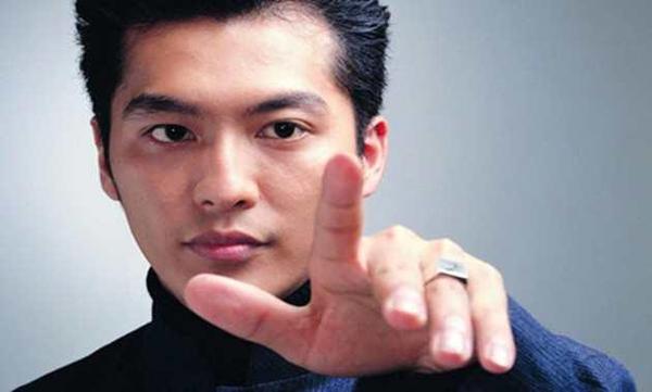 第一种是脸色阴鸷的男人