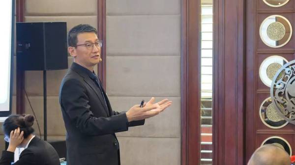 1984年,在复业后的北京稻香村在以刘振英为首的老一辈工