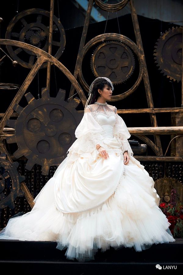 热播剧婚纱抢镜:相信爱情,也要抓紧你