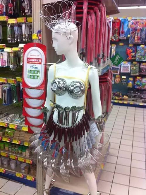 这种不锈钢胸罩给我一打! ▼