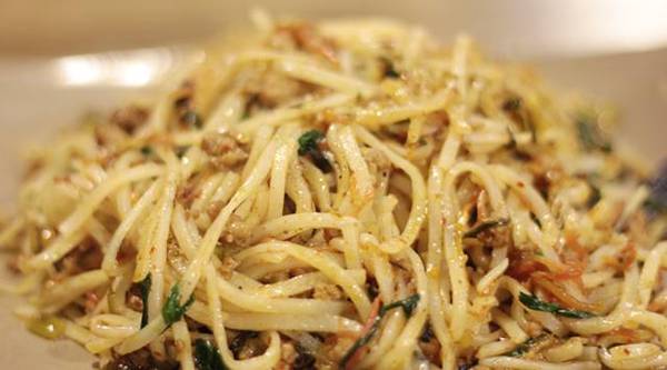 粉巷这家云南特色小店,开业40天竟然天天排队!