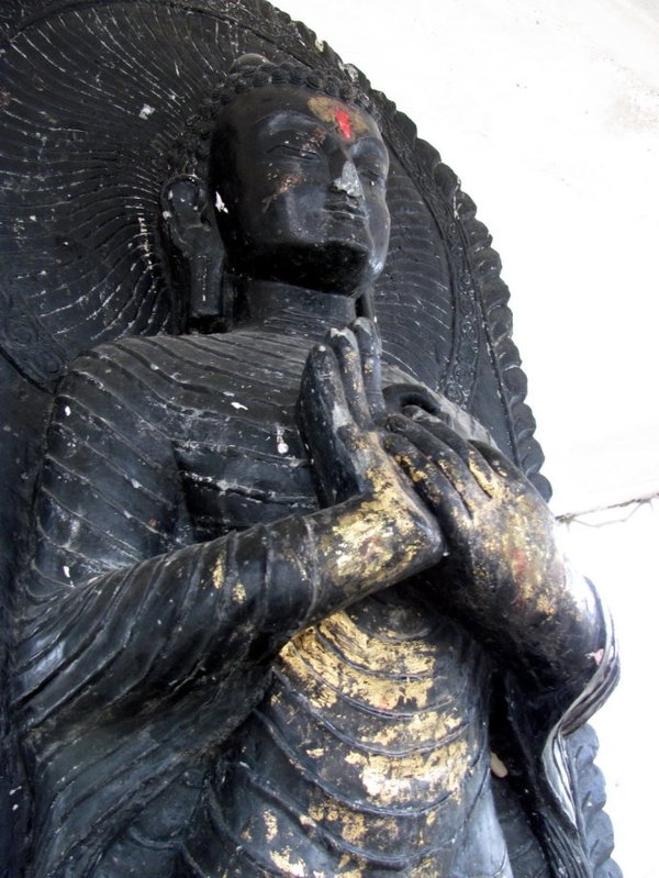 尼格里哈瓦-拘那含牟尼佛塑像