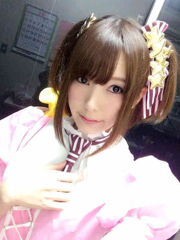 波多野结衣穿白丝玩cos:艾蜜莉雅和伊莉雅相当漂亮