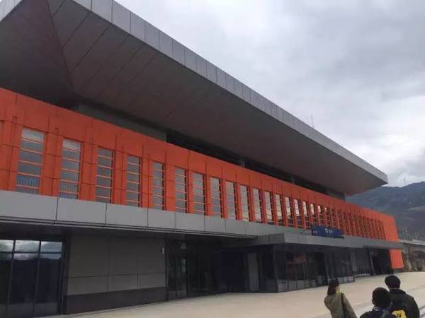 富源北车站候车区.