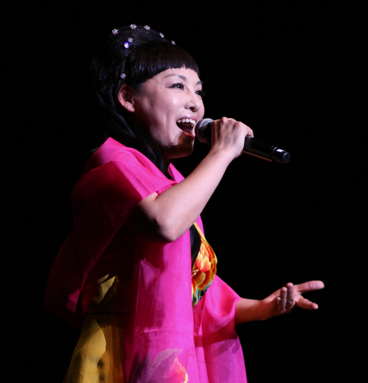 百变歌后胡晓晴——爱情其实不远