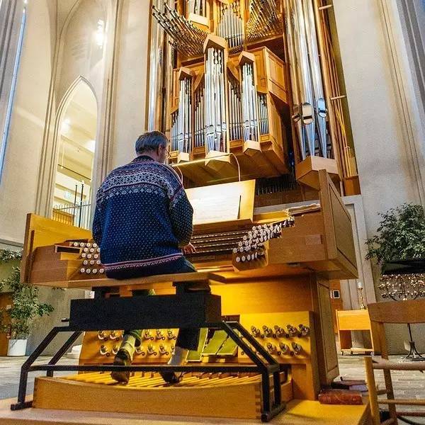 孤独又寒冷的冬天,正好去冰岛