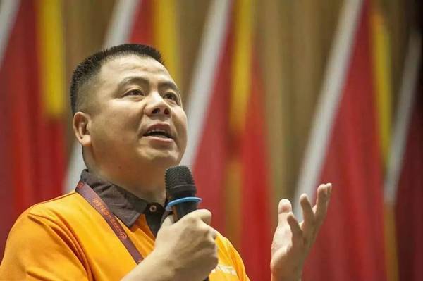 需要说明的是,快捷快递的法人代表为章建荣,但 实际控制人为吴传龙.