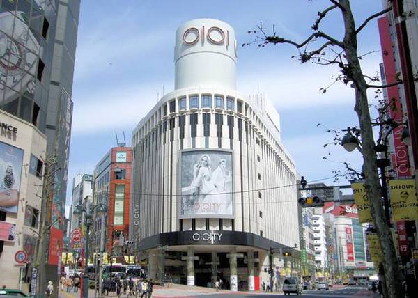 oioi丸井百货是东京都大型的百货零售商店,主打服装,杂货,家具,动漫等