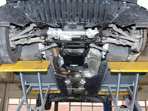 奔驰e级外貌和内饰都占尽s级的光,那底盘差多少?