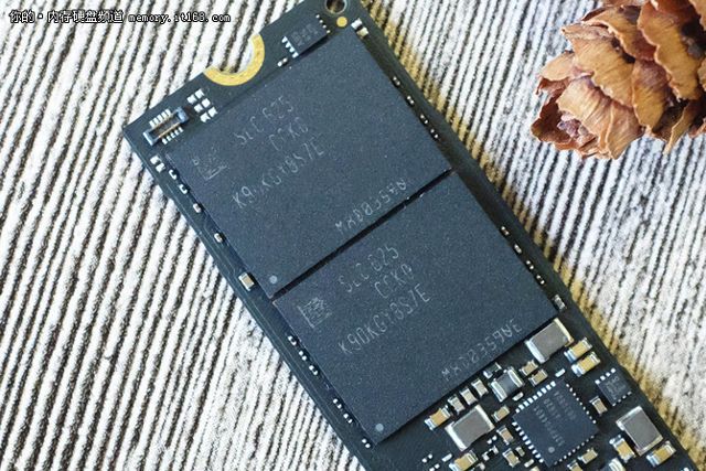 三星 512mb low power ddr3缓存颗粒,具体型号为k4e4e324ee-egcf.