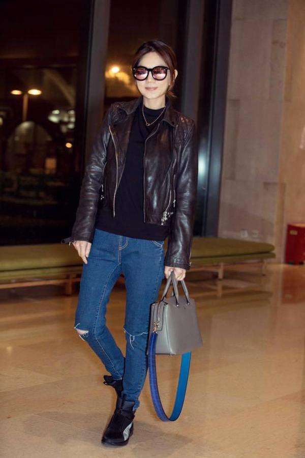 ella陈嘉桦选择conroy骑士夹克巧妙遮肚(图/陈嘉桦 ella facebook)