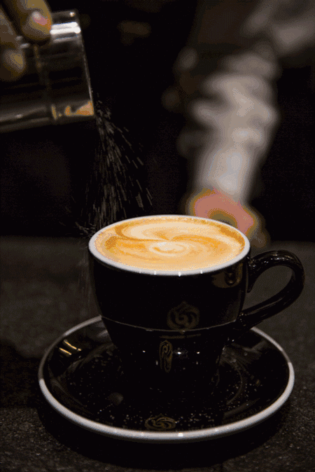 新店|最会撩妹的咖啡馆,做了杯可以捧在手心里的"圣诞树"