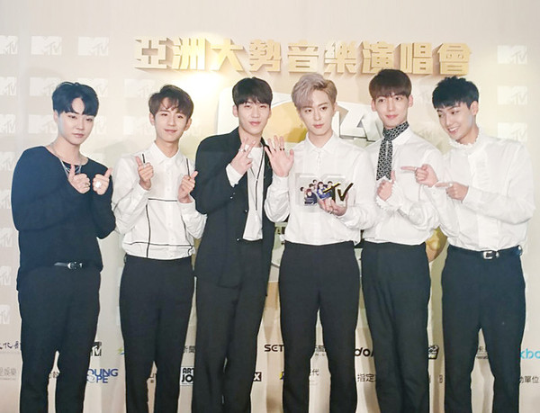 组合boyfriend在台荣获"大势男子组合奖"