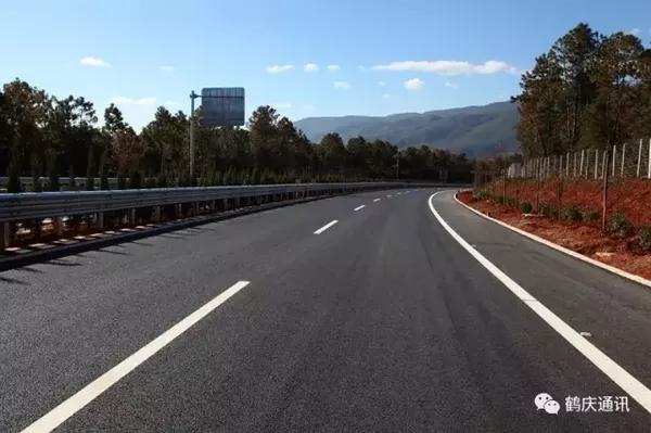 上鹤高速公路是348国道的重要一段,是贯穿大理白族自治州北部地区