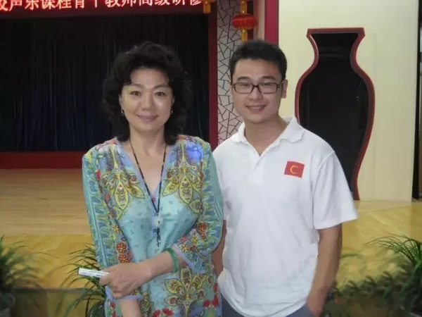 和著名声乐教育家马秋华教授合影留念