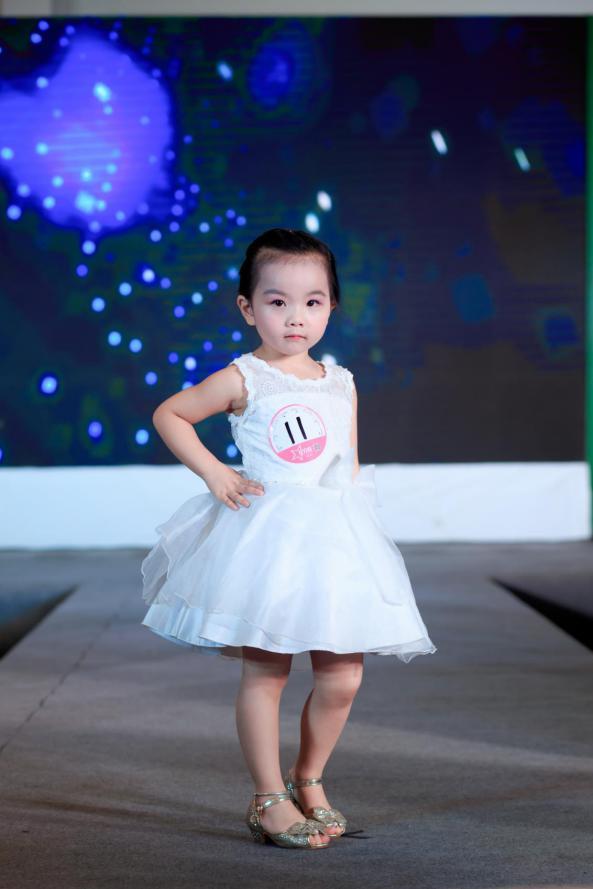 2016年 江苏南京时装周受邀模特;2016年 偶像秀场国际儿童时装周台州