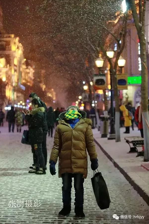 冬季没有比在中央大街淋着雪看美女更完美的事儿了