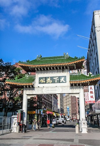 波士顿的唐人街,面积同样不是很大,牌匾也并不算特色鲜明,这里却是