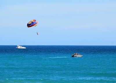 香蕉船:以香蕉形状的充气阀,由汽艇牵引至海面上,直接感受塞班的海风