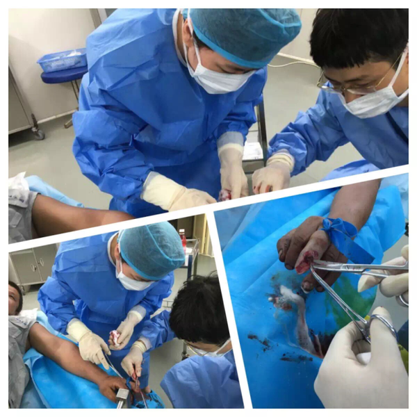 朱玉英在塞国还身兼全科医生的职责,轮流值急诊晚夜班.