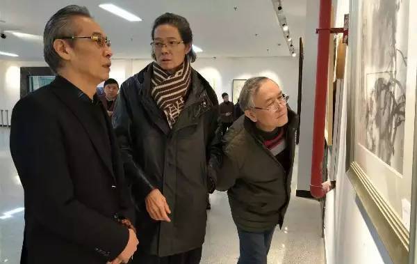 左起:著名画家刘柏荣,湖北省美术院国画研究室主任彭太武