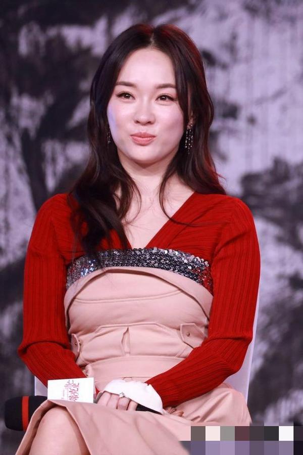 霍思燕这造型真是亮瞎了,严重发胖衣服雷人!