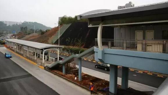 (滨河路站,卢勇摄)