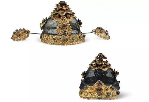 明银鎏金头面,王店李家坟m3出土,嘉兴市博物馆藏.