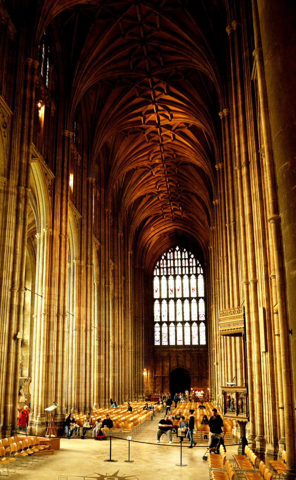 标志着英国走向辉煌的坎特伯雷大教堂