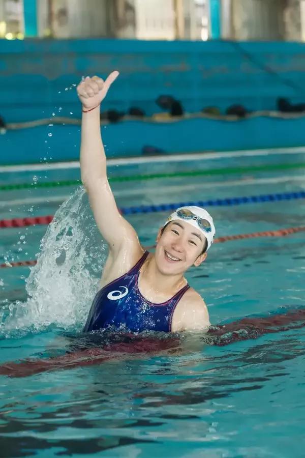 女铁人哭着冲过奥运终点 最后一名也不轻言放弃