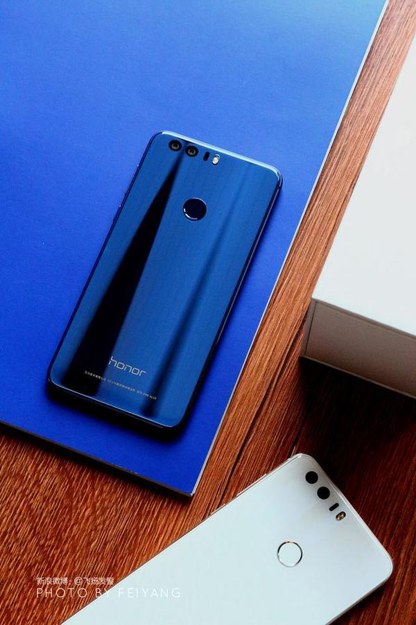 蓝色耀目 魅力出众 荣耀8魅海蓝版「图赏」