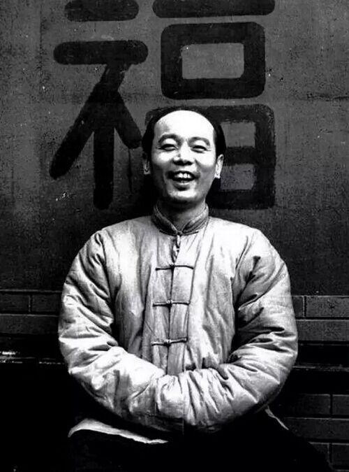 他叫福贵,但他这辈子,既没有福,也没有贵